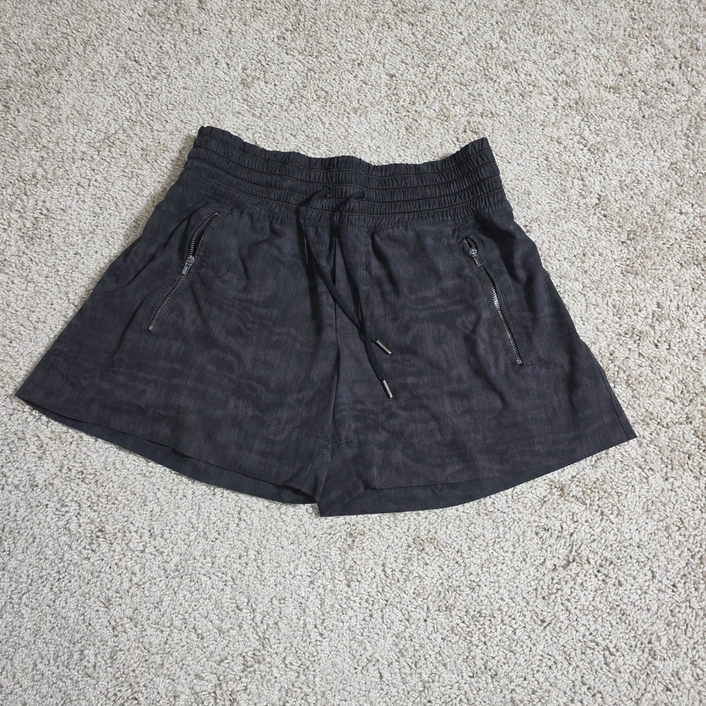 Athleta Camden Printed Shorts Womens 2 Green Lined Running Athletic Zip Pockets - Picture 2 of 9